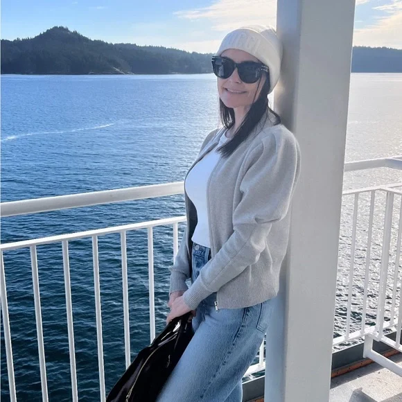 Stephanieluxe - Picture 1 of 13